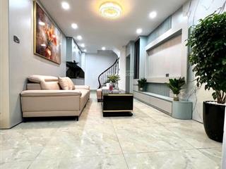 Giảm sâu! phố cát linh, nhà mới lô góc, cách ô tô 30m, ngõ thông thoáng gần phố, dt 41m2 * 5 tầng