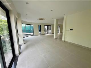 Cho thuê lô góc phố lê văn lương  cầu giấy  dtsd 320m2  2 tầng  thang máy  35tr/tháng