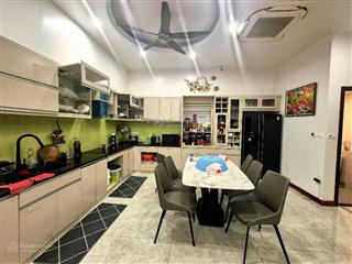 Nhà đẹp long lanh  ô chờ thang máy  vài bước ra phố  đẹp nhất khu  phong cách quý tộc*