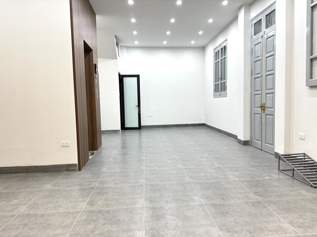 Vị trí quá đẹp  lô góc  ô tô tránh  thang máy