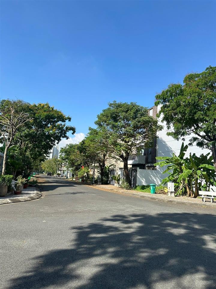 Lô góc công viên 10m x 18m, đường 12m, khu dân cư an ninh