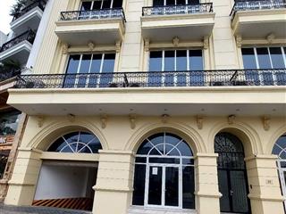 Bán nhà võng thị 300m2, 9 tầng 1 hầm, giá 135 tỷ. tây hồ