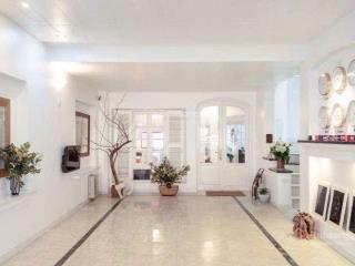 Bán nhà đường tây hồ 210m2, 7 tầng giá 75 tỷ. tây hồ