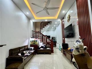 Bán nhà phố cầu giấy 40m 8.3ty ngõ thông ototrung tâm quận trước nhà rộng thoáng quay xe dễ dàng