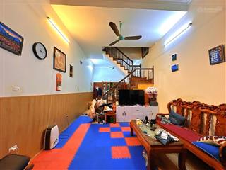 Bán nhà phố hoa bằng  cầu giấy 50m2 9 tỷ 50m ra ô tô  2 thoáng  vị trí đẹp  sổ đỏ hoa hậu