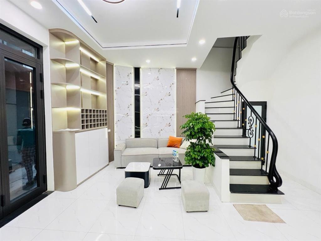 Bán nhà phố hạ yên cầu giấy 38m2 7.5 tỷ nở hậu ngõ thông trước nhà thoáng sáng ba gác vào nhà