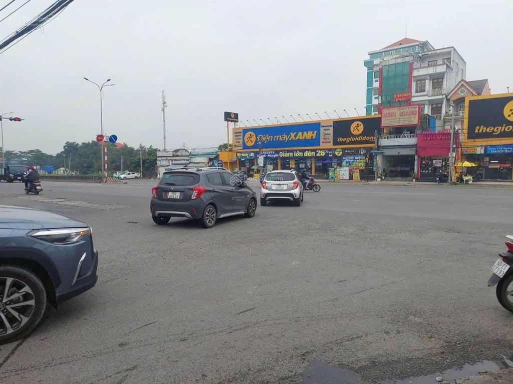 Bán nhanh! lô đất dt 100m2,giá chỉ 900tr,sổ sẵn, mặt tiền đường 24m cách sân bay qt long thành 5km