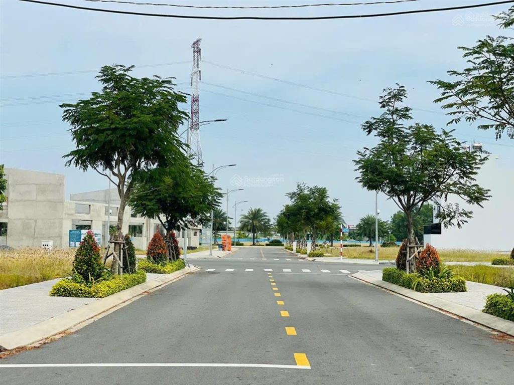 Chỉ với 900tr/nền long thành! dt 100m2, thuộc kdc sân bay lt, thổ cư 100% shr gần chợ đầu mối