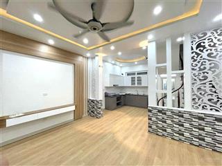 Bán nhà 3 tầng sân cổng riêng tại ngõ 46 lạch tray, ngô quyền gần sân vđ lạch tray giá chỉ 2,x tỷ