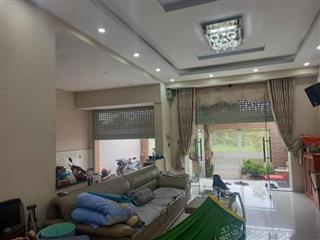 Bán nhà mặt phố Q.9, 140m², 3 tầng, 4PN, 9.35  tỷ, sổ hồng