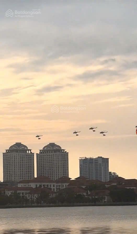 Bán căn hộ góc toà d'le roi soleil  59 xuân diệu. dt 146m2 tk 3pn 2wc, view hồ tây 21 tỷ bao phí