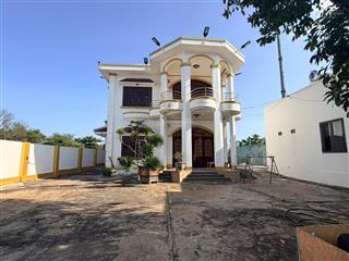 Cần bán biệt thự 3 mặt tiền quốc lộ 1a dt 3214m2 xã mới xuân hoà