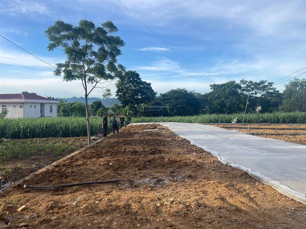 Cần bán lô đất 170m2. 3 mặt tiền, mặt tiền 7m cạnh ủy ban xã thạch bình (thạch cẩm cũ)