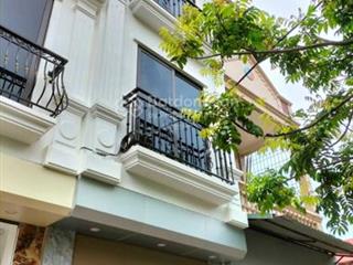 Nhà phân lô phan đình giót, ô tô vào nhà , 2 mặt thoáng, kinh doanh
