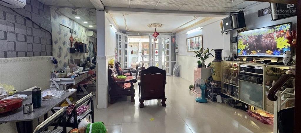 Nhà lạc long quân ngang lớn (4.7x11m) xe hơi tới nhà