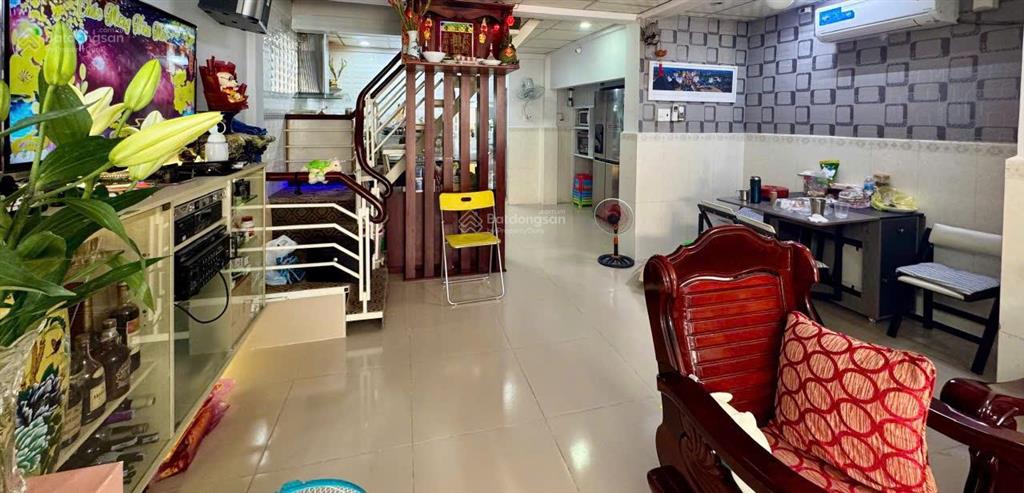 Nhà lạc long quân ngang lớn (4.7x11m) xe hơi tới nhà