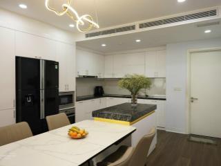 Gđ cần bán căn hộ chung cư 3 phòng ngủ toà nhà star tower dt 90m2 giá 6 tỷ đủ đồ  0988 246 ***