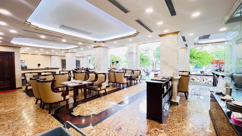 Bán nhà mặt phố khuất duy tiếndt 200m,mt 30mvỉa hè 7m oto tránh kd sầm uất  giá 67,5 tỷ