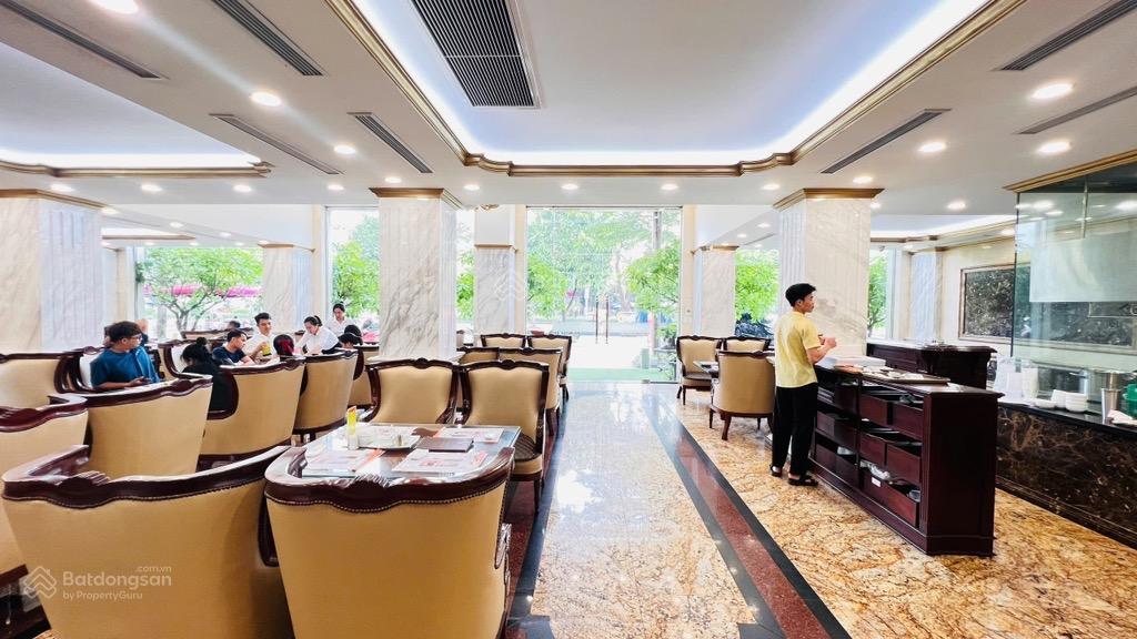 Bán nhà mặt phố khuất duy tiếndt 200m,mt 30mvỉa hè 7m oto tránh kd sầm uất  giá 67,5 tỷ