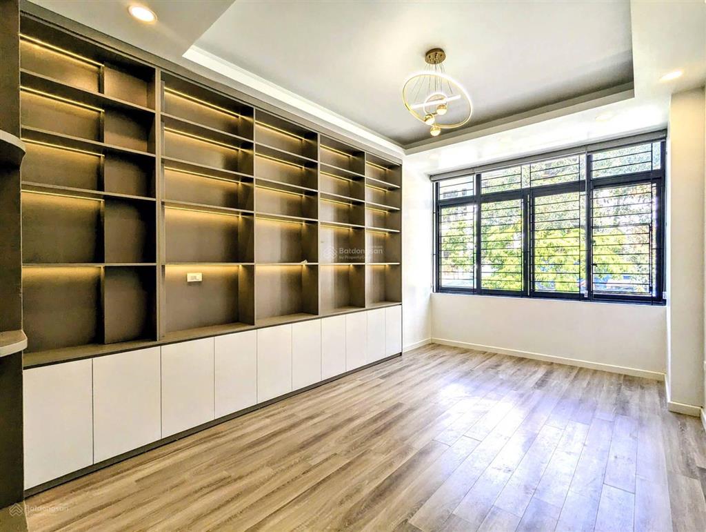 Tôi bán nhà phố hào nam 18m2, ngõ rộng ba gác vào tận cửa, giá chỉ 4tỷ35
