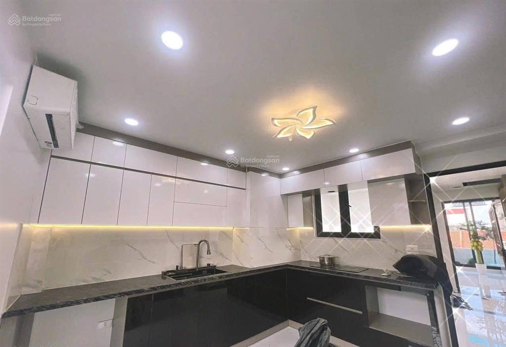 Tôi bán nhà phố hào nam 18m2, ngõ rộng ba gác vào tận cửa, giá chỉ 4tỷ35