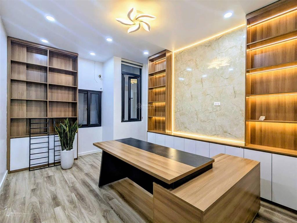 Tôi bán nhà phố hào nam 18m2, ngõ rộng ba gác vào tận cửa, giá chỉ 4tỷ35