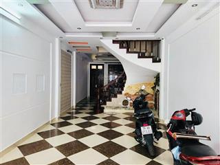 Bán nhà trần quốc hoàn ô vào nhà, ô tô tránh, kinh doanh sầm uất, view hồ, 50m ra phố 115m2 5 tầng