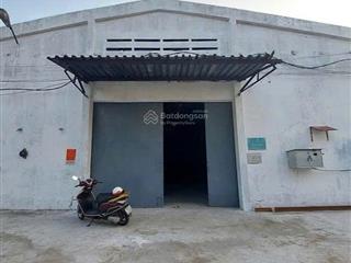 Thuê kho bãi q7, dt 400m có tường xây kiên cố đẹp  chuẩn.