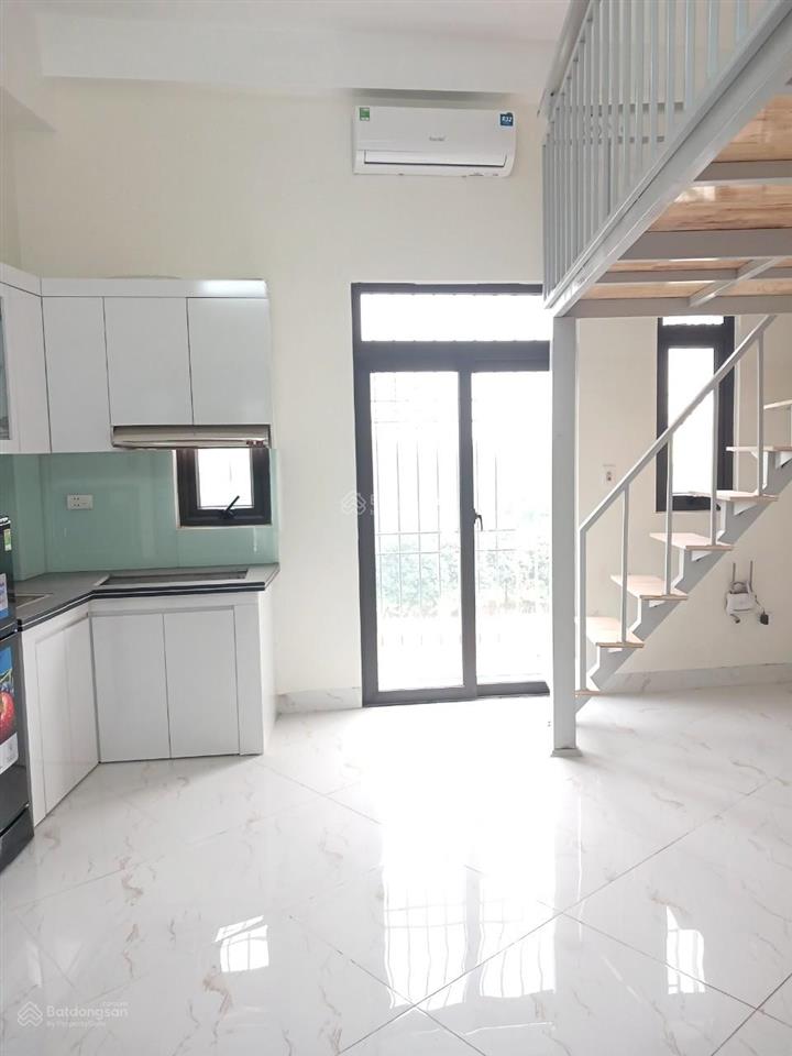 Tôi chủ nhà cho thuê căn hộ khép kín, có 2 phòng ngủ, có gác xép, thang máy. giá 4 triệu/tháng