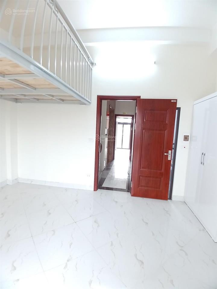 Tôi chủ nhà cho thuê căn hộ khép kín, có 2 phòng ngủ, có gác xép, thang máy. giá 4 triệu/tháng