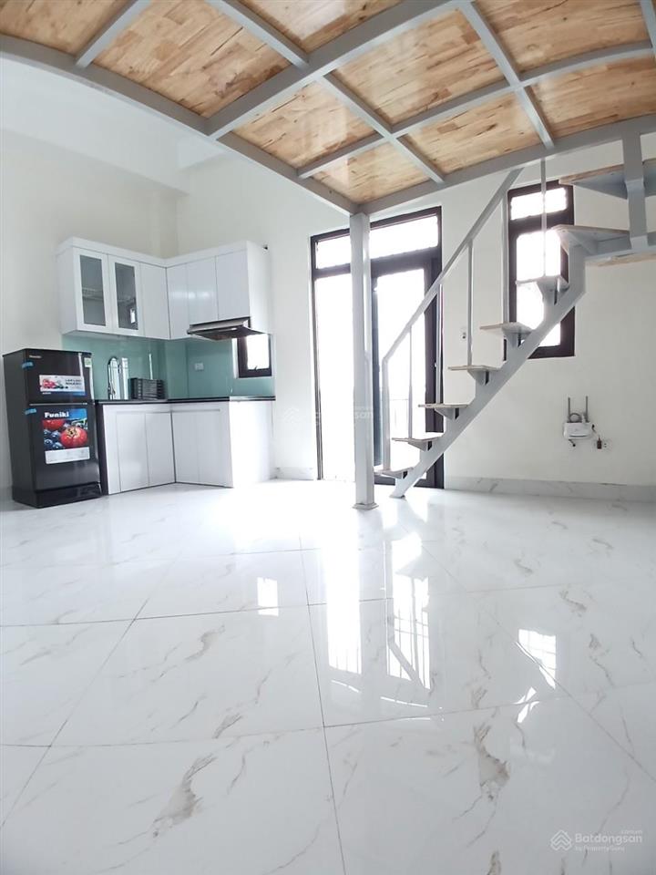 Tôi chủ nhà cho thuê căn hộ khép kín, có 2 phòng ngủ, có gác xép, thang máy. giá 4 triệu/tháng