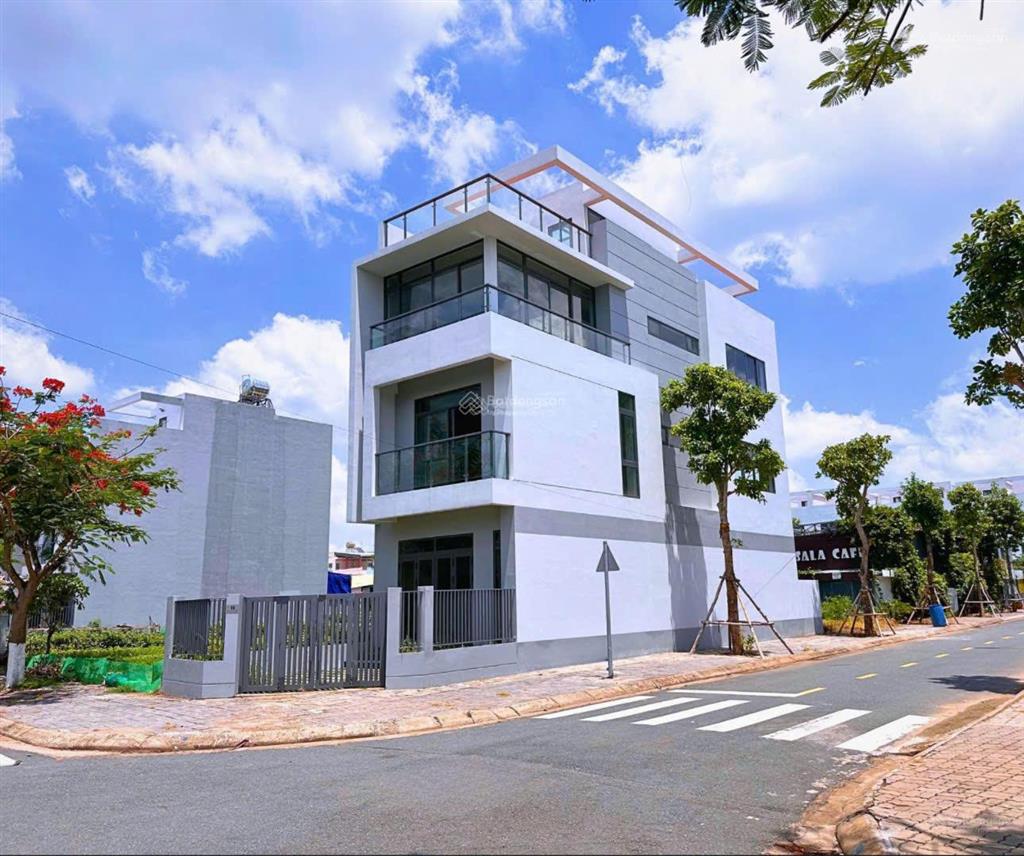 Kđt đông tăng long  cần bán gấp căn góc 2 mặt tiền, diện tích 111,6 m2, giá chỉ 10,x tỷ