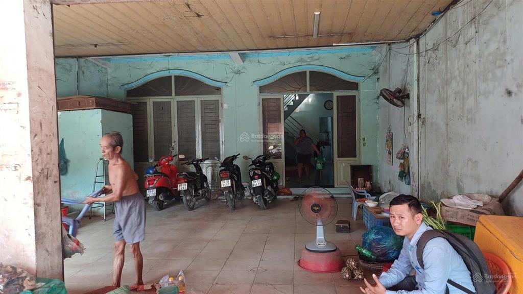 Chủ kẹt bán gấp nhà mặt tiền nguyễn xiển cách vinhomes chỉ 2km giá siêu hời chỉ với 11tỷ, 134.8m2