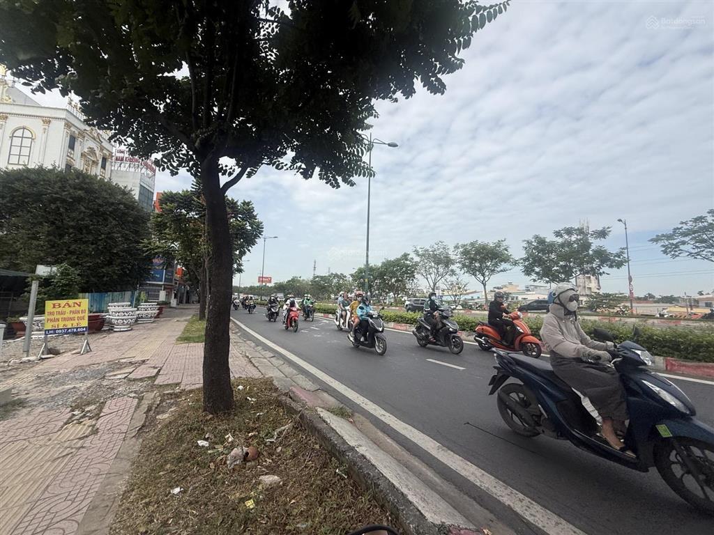 Đất full thổ cư ga metro song hành xd hầm 7 tầng (11x11)vành đai 3k quy hoạch,lộ giới sổ vuông a4