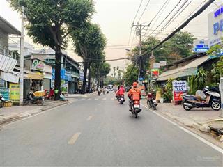 Mtkd (10x20) full thổ cư  gần vincom lê văn việt  tiện xây dựng mới cao tầng  hiện đang mở spa