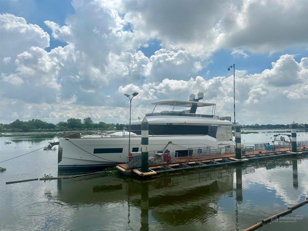 Chdv 12 phòng master cạnh sông sg  hđkd 150 tr/th  ngang lớn 20 sổ vuông a4  btct đã hoàn công