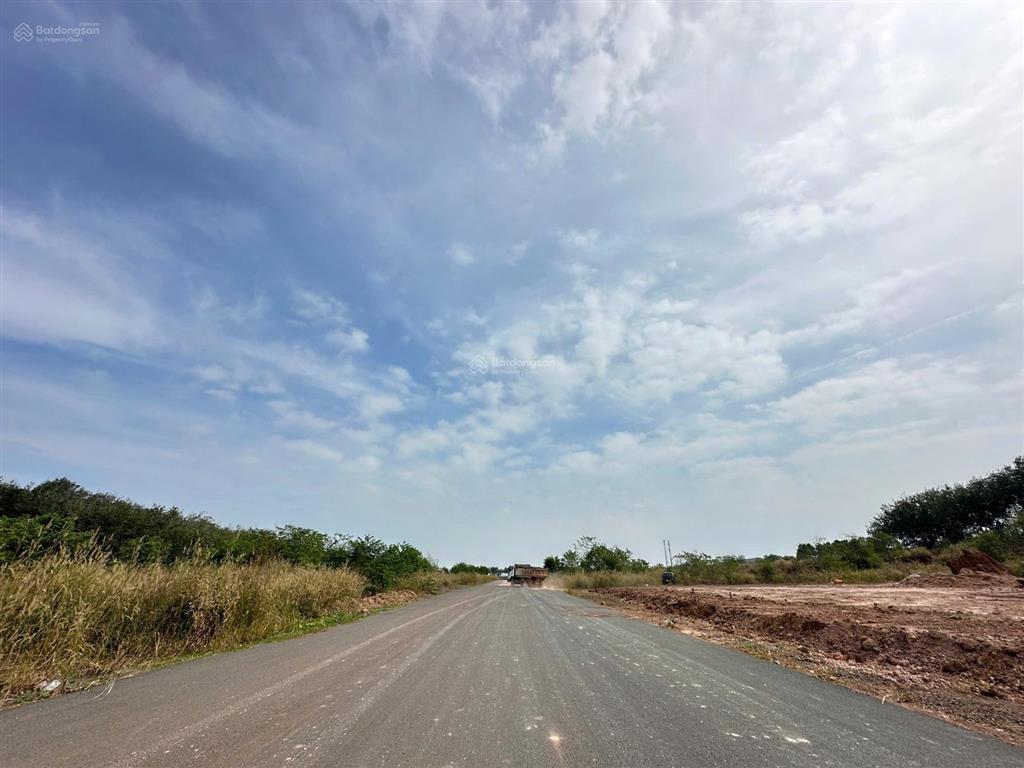 Bán đất ngay dt741, kế bên kcn bắc đồng phú, 330m2 50m2 tc, 450tr shr