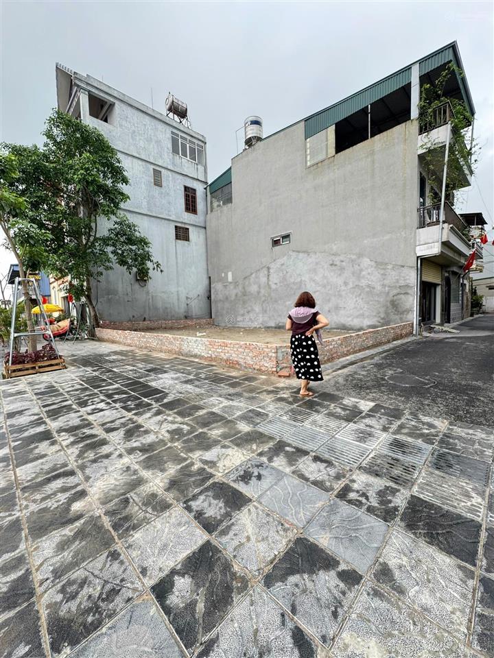 Bán đất trung tâm tt đông anh 100m2 mt 12m lô góc, vỉa hè 5m. giá 17.5 tỷ.