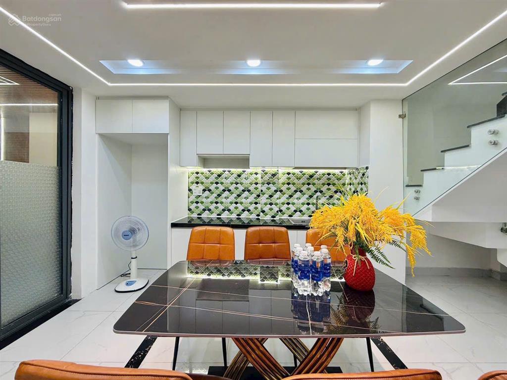 Cho thuê biệt thự full nội thất ngay trung tâm lê quang định, phường 11, quận bình thạnh