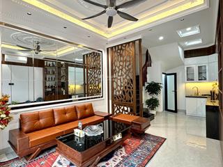 Bán nhà mới 30m 5 tầng cầu giấy, gần trường đh sư phạm, công viên, nội thất cao cấp, giá 7.98 tỷ