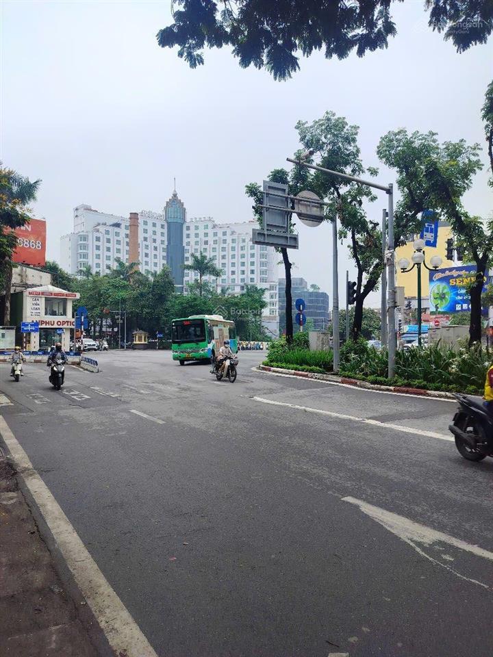 Bán nhà mặt phố giảng võ. 99m2 x 3 tầng vị trí đắc đia mặt tiền khủng vỉa hè đá bóng