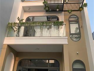 Nhà đẹp 2 tầng  96m2 sân rộng rãi tặng nội thất cơ bản tân thới nhất, quận 12