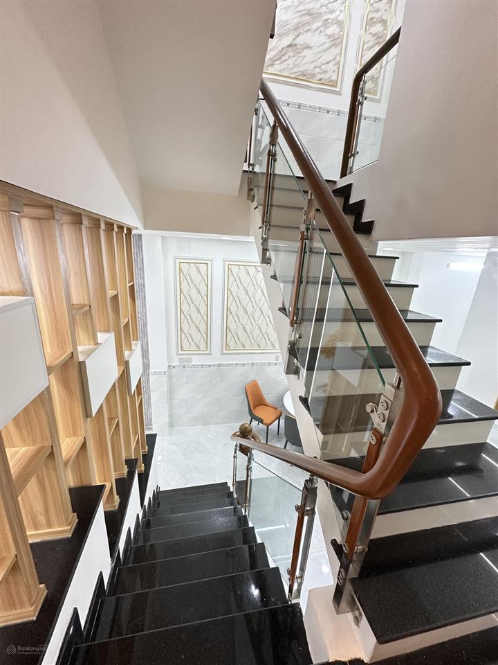 Bán nhà mặt tiền nhựa bà điểm gần phan văn hớn 3 tầng 92m2chỉ 5,8 tỷ