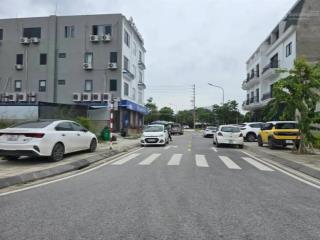 Cần bán lô góc đẹp kđt yên bình xanh