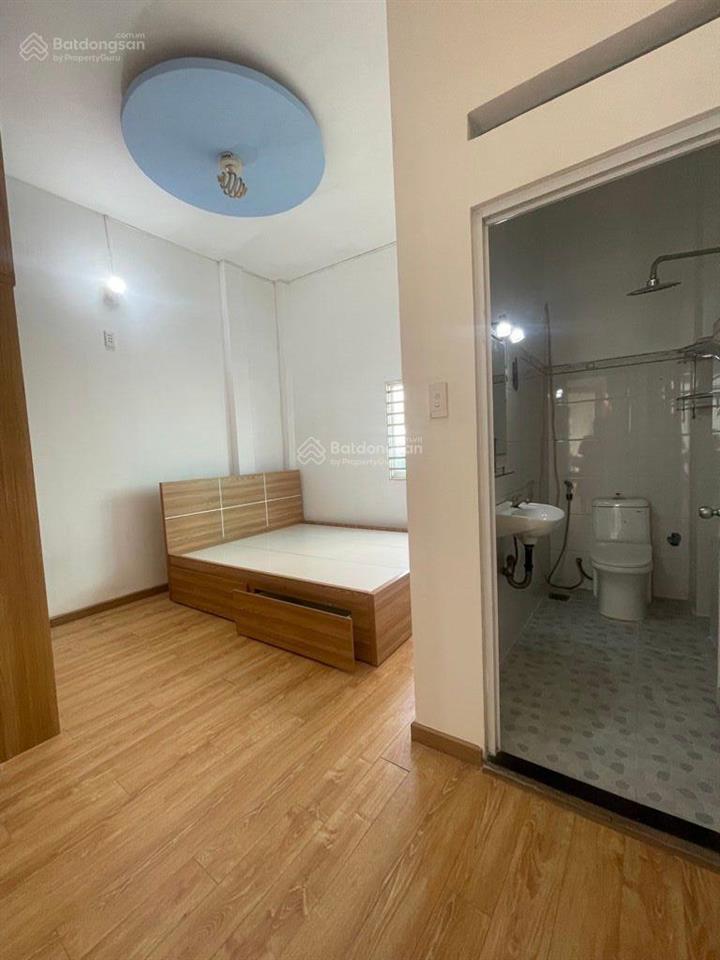 4.8 tỷ nhà đẹp 50m2 4x12.5m cách 3 căn ra mặt tiền đường tân quý, 2 tầng