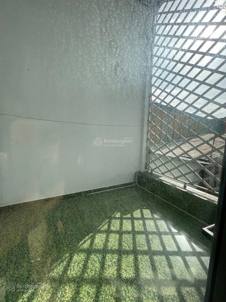 4.8 tỷ nhà đẹp 50m2 4x12.5m cách 3 căn ra mặt tiền đường tân quý, 2 tầng