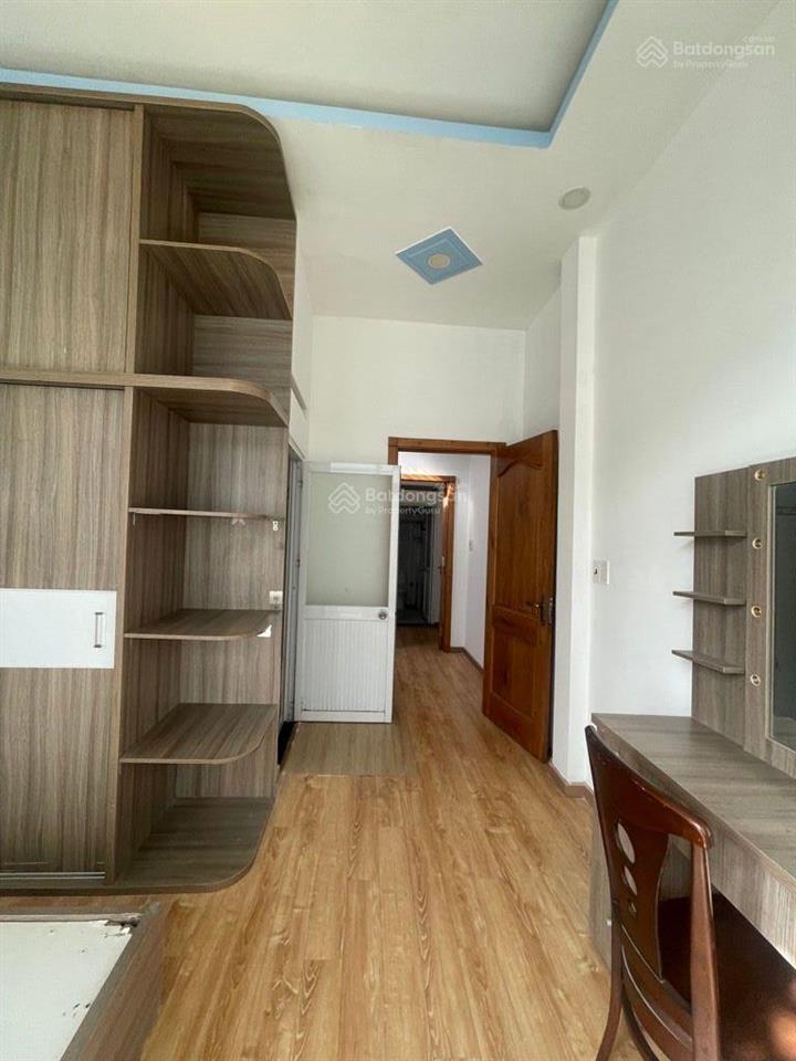 4.8 tỷ nhà đẹp 50m2 4x12.5m cách 3 căn ra mặt tiền đường tân quý, 2 tầng