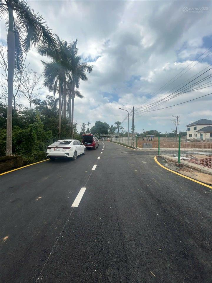 Chính chủ bán 100m full thổ cư tại phú cát hoà lạc ,mt 5 m view hồ đường to thông thoáng