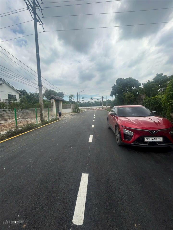 Chính chủ bán 100m full thổ cư tại phú cát hoà lạc ,mt 5 m view hồ đường to thông thoáng