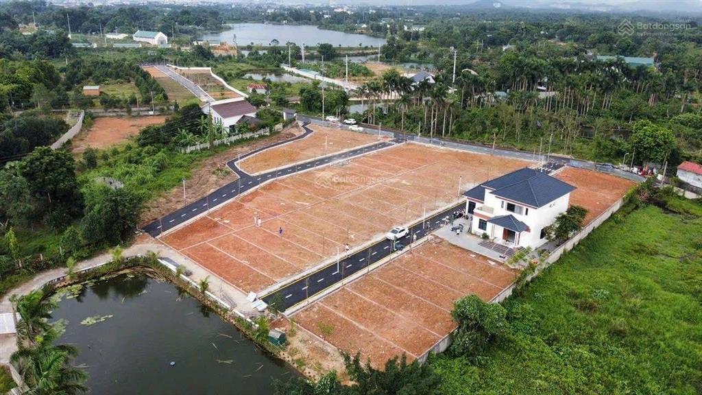 Chính chủ bán 100m full thổ cư tại phú cát hoà lạc ,mt 5 m view hồ đường to thông thoáng